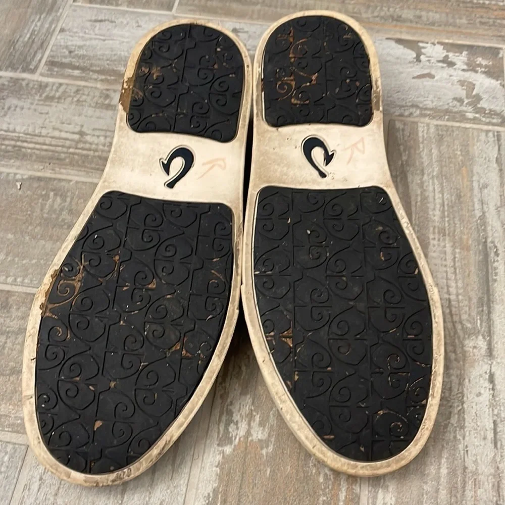 OluKai Beige Pehuea Floral Design Leather Sneakers